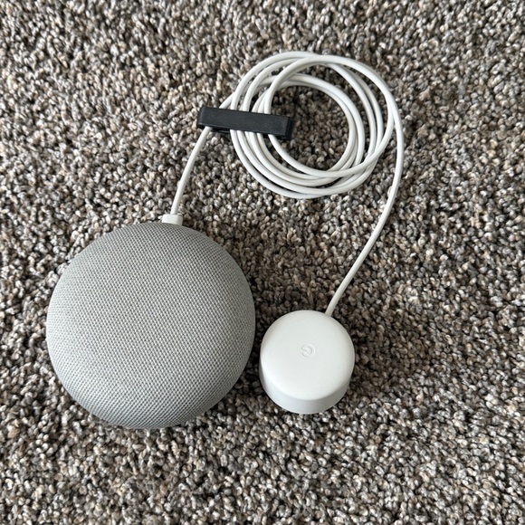 Google Home Mini - Picture 2 of 3
